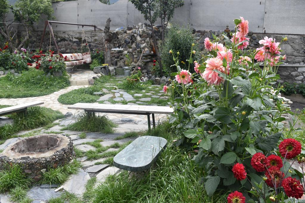 Qusha Guesthouse Meeting In The Mountains And Views Stepantsminda Exterior foto
