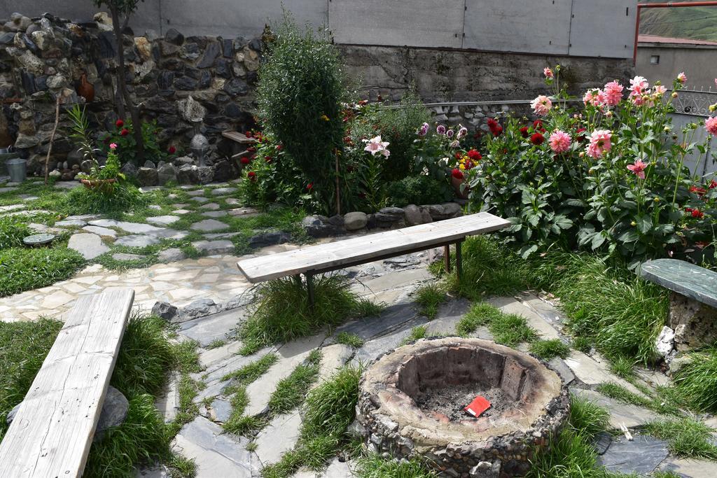 Qusha Guesthouse Meeting In The Mountains And Views Stepantsminda Exterior foto