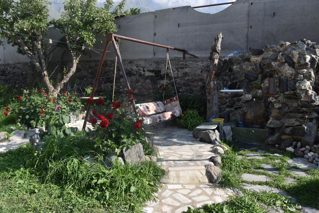 Qusha Guesthouse Meeting In The Mountains And Views Stepantsminda Exterior foto